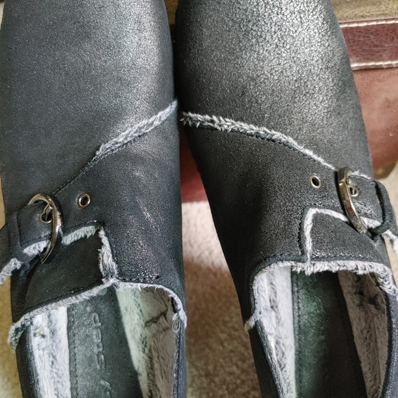 Smart looking Wedge shoes - Picture 3 of 6